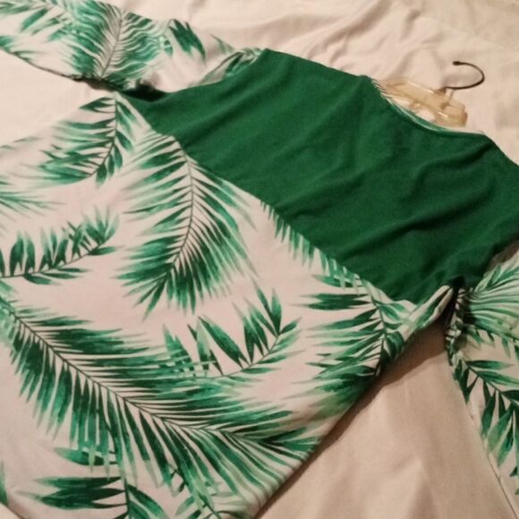 4@30.00 or 20.00 LADIES Top by 𝅺KAHANS EARTHLY - Picture 11 of 12